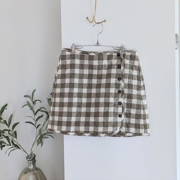 Sold! NWT Curvy Quilted High Rise Flannel Mini Skirt in Gingham Check - Picture 3 of 15